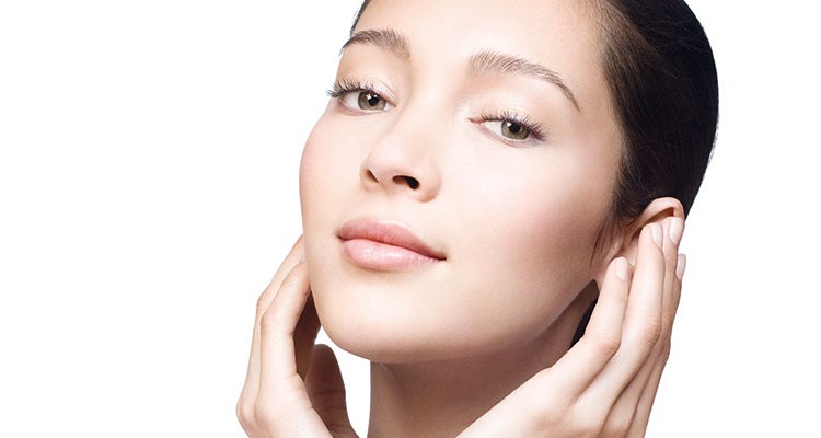 Shaping your skin with Clarins "Manual Auto-Lifting® Method" | | PuPe